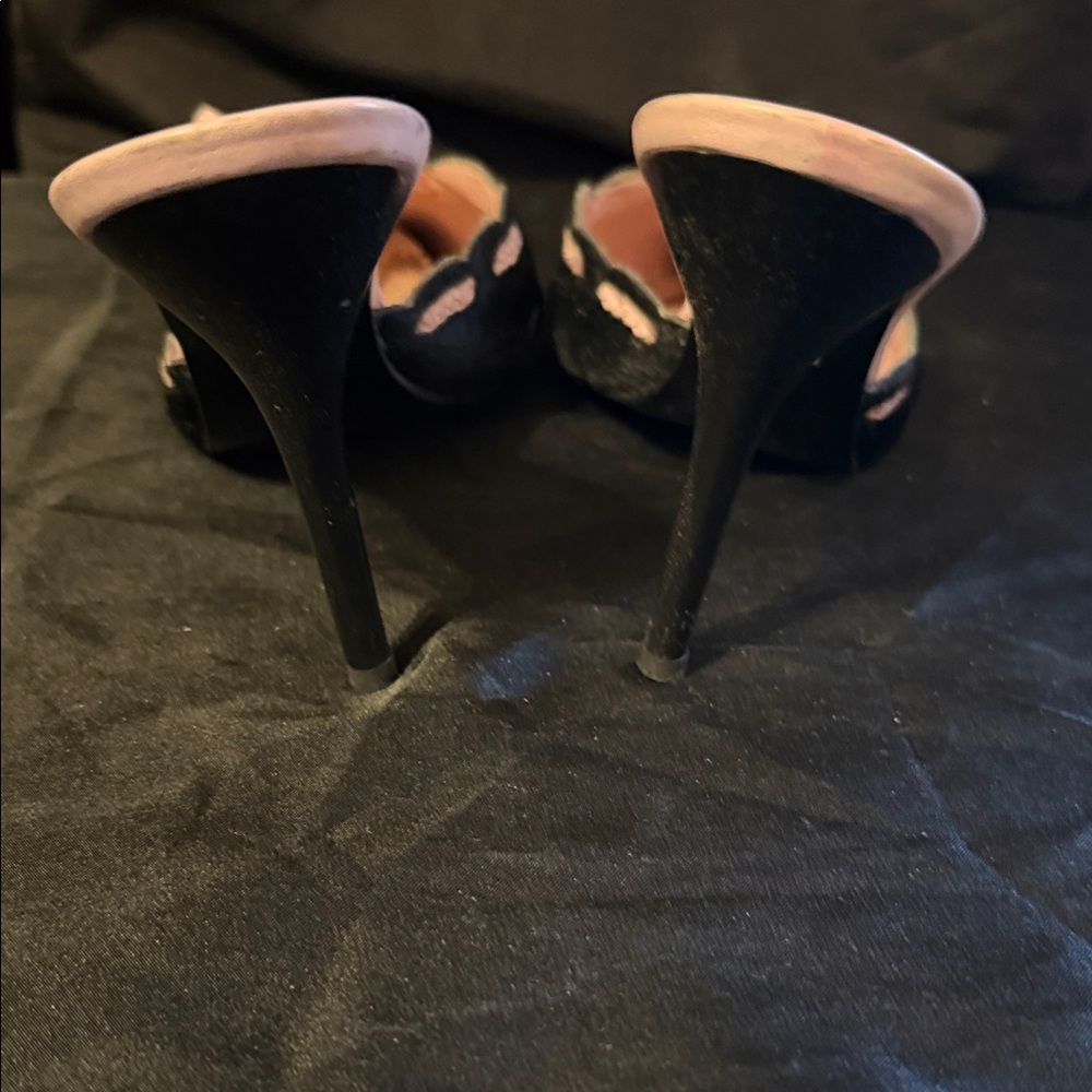 Elegant Black Women's Shoes - Picture 2 of 4